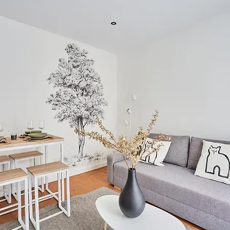 Louvre Museum By Prestige