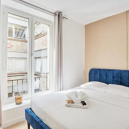 Louvre Museum By Prestige