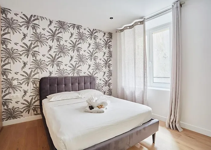 Louvre Museum By Prestige *