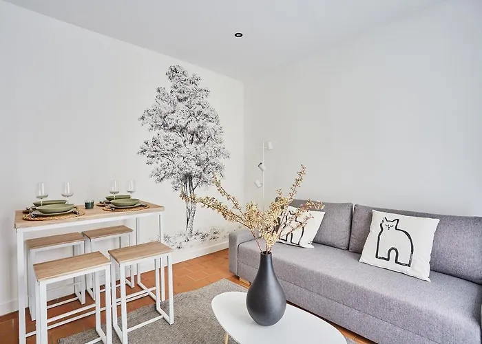 Louvre Museum By Prestige