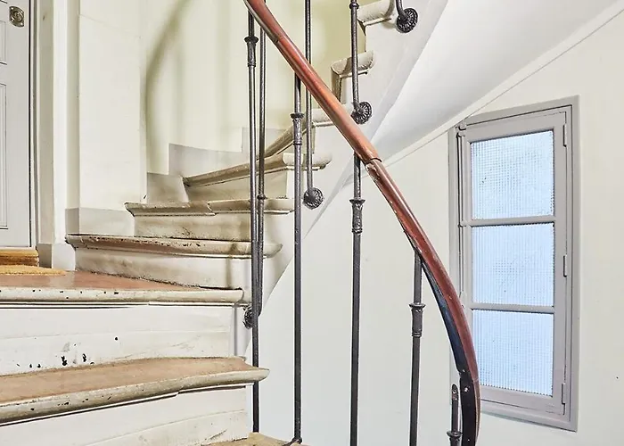 Louvre Museum By Prestige *